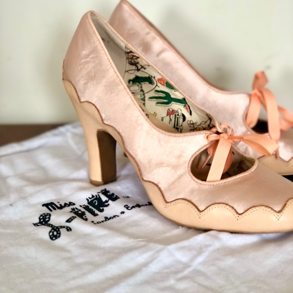 Miss L Fire NWOT Maxie silk ribbon pump - Picture 3 of 9